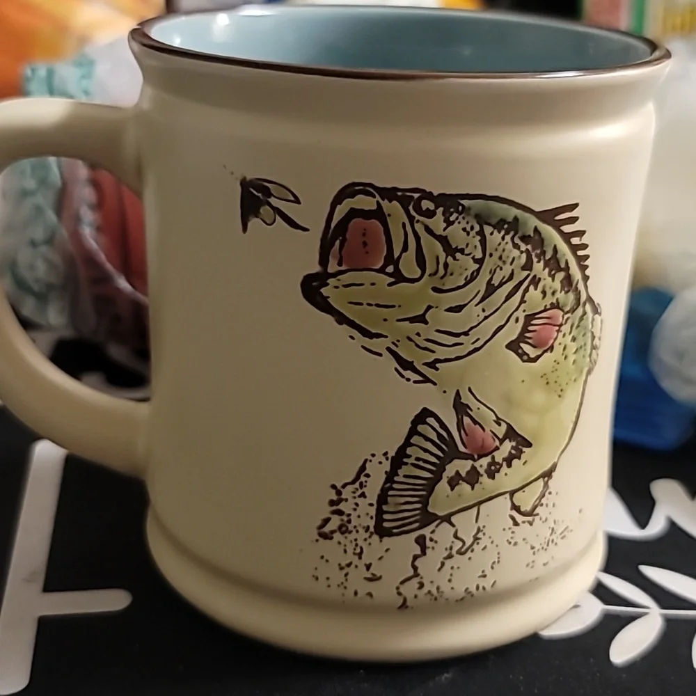 RARE New Spectrum Designz 2017 Lrg Mouth Bass Fly Fishing Lodge Coffee Mug - Picture 6 of 8